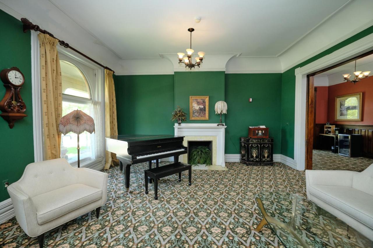 The On Ferry Street 4*