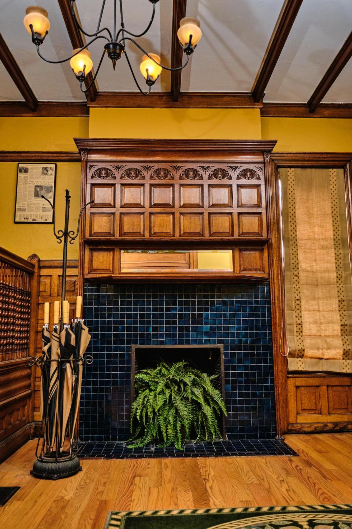 Inn The On Ferry Street 4*