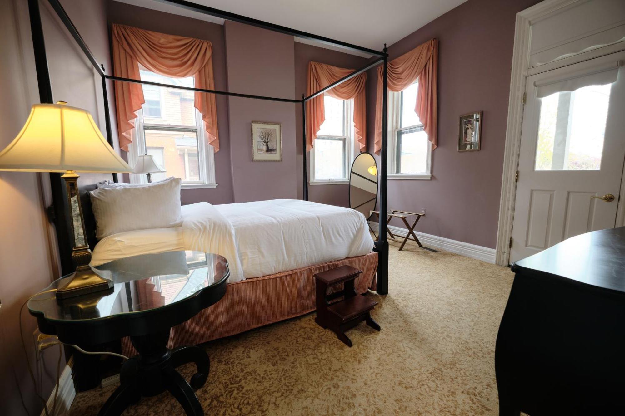 The On Ferry Street 4*