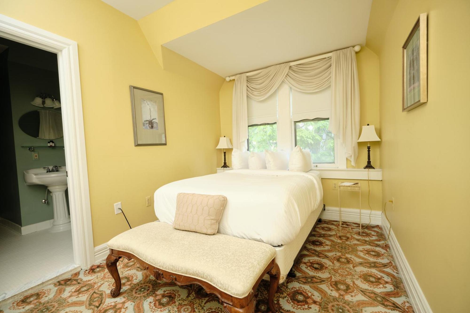 Inn The On Ferry Street Detroit